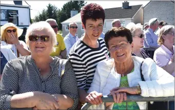  ??  ?? Maureen Griffin with Susan and Nuala Keane at the unveiling of the John Egan memorial statue in Sneem in Saturday Photo by Michelle Cooper Galvin