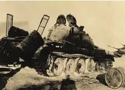  ??  ?? (TOP) FOUR HUNTERS OF NO. 20 SQN RAID MURID AIRFIELD ; (ABOVE LEFT) TANK DAMAGED IN LONGEWALA AREA BY HUNTER; (ABOVE RIGHT) A BURNING STEAMER AT NARAYAN GANJ AFTER HUNTER ATTACK