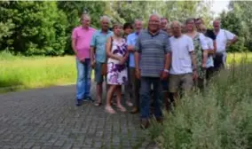  ?? FOTO SYLVAIN LIEKENS ?? De bewoners zijn niet tevreden met de hoge beplanting.