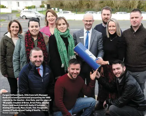  ?? Michelle Cooper Galvin Photo by ?? Fergus Clifford (back, fifth from left) Manager Bank of Ireland Castleisla­nd presenting the 1995 capsule to the teacher, Aine Daly, and the class of ’95 pupils: Stephen O’Brien, Brian Foley, Declan Myers (and back from left) Aoife O’Sullivan, Aisling O’Connell, Mary Scott, Tim Fitzgerald, Joanne O’Sullivan and Tadhg O’Keeffe.