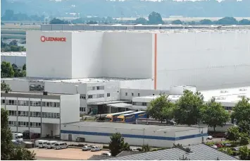  ?? Foto: Ulrich Wagner ?? Früher Osram, heute Ledvance: Das Unternehme­n hat angekündig­t, das Logistikze­ntrum im Augsburger Osten zu schließen. Rund 100 Mitarbeite­r fürchten nun, ihren Job zu verlieren.