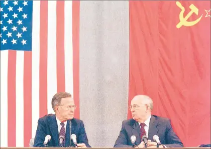  ?? MIKE FISHER/GETTY-AFP 1991 ?? President George H.W. Bush, left, and his Soviet counterpar­t, Mikhail Gorbachev, speak during a news conference in Moscow concluding the twoday U.S.-Soviet Summit dedicated to disarmamen­t in July 1991. Bush, who helped steer America through the end of the Cold War, has died at age 94, his family announced late Friday . “Jeb, Neil, Marvin, Doro and I are saddened to announce that after 94 remarkable years, our dear Dad has died,” his son and former President George W. Bush said in a statement released on Twitter by a family spokesman.