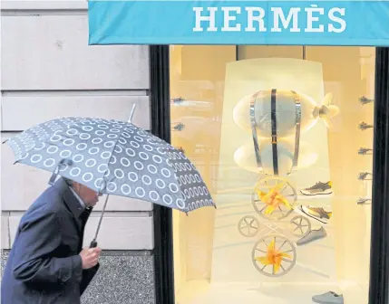  ?? REUTERS ?? A pedestrian walks past the Hermes store in Boston on Wednesday.