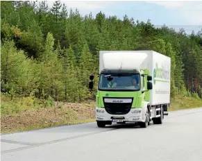  ??  ?? A movable arm on the truck detects the rail in the road and lowers itself for charging.