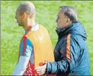  ?? FOTO: EFE ?? Dick Advocaat, junto a Arjen Robben