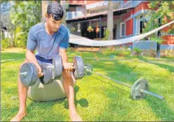  ?? TWITTER ?? Amid the lockdown, Kings XI Punjab batsman Mayank Agarwal works out at home in Bengaluru. n