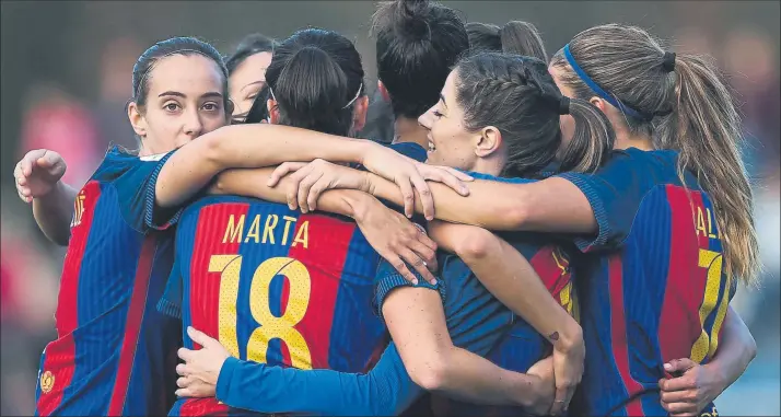  ?? FOTO: PERE PUNTI ?? Las jugadoras del Barça, celebrando un gol en la Champions League femenina