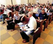  ?? [PHOTO BY STEVE SISNEY, THE OKLAHOMAN] ?? A crowd gathers Thursday at the Oklahoma City Planning Commission meeting.