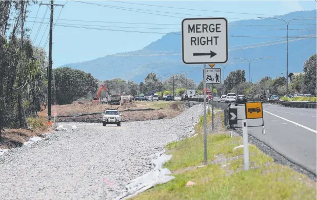  ?? Picture: STEWART McLEAN ?? ROOT AND BRANCH: Roadworks and tree clearing on Ray Jones Drive are part of the Bruce Hwy widening project on the Southern Access Corridor.