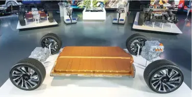  ?? Reuters ?? ↑
A modular platform and battery system unveiled by General Motors in Michigan, US.