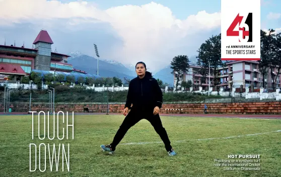  ??  ?? HOT PURSUIT Practising on a synthetic turf near the Internatio­nal Cricket Stadium in Dharamsala