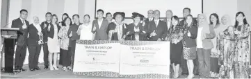  ??  ?? Jenifer (11th from right) and Nelson (12th from right) giving their thumbs up to the signing of the Letter of Intent between Gain ForLife Academy and the employers - Servay and Pick and Pay.