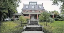 ?? JULIE JOCSAK THE ST. CATHARINES STANDARD FILE PHOTO ?? Randwood Estate at 176 John St. in Niagara-on-the-Lake.