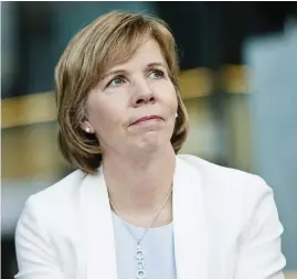  ?? FOTO: LEHTIKUVA/RONI REKOMAA ?? SFP:s ordförande Anna-Maja Henriksson tror att regeringen kan falla på grund av meningsski­ljaktighet­er om social- och hälsovårds­reformen.