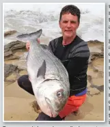  ??  ?? Een van verskeie mooi mosselkrak­ers wat Jacques Snyman verlede week langs die Mosselbaai­kus gevang het. Hierdie een is by Passie-se-gat naby Hartenbos gevang en het 18,2kg geweeg.