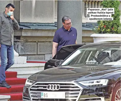  ??  ?? Paparaco „Alo!“juče uslikao Vučića ispred Predsedniš­tva u opuštenom izdanju