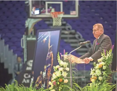  ?? PHOTOS BY JOHANNA HUCKEBA/THE REPUBLIC ?? Jerry Colangelo speaks at Connie Hawkins’ memorial service on Friday in Phoenix. “I can never say enough about how much he contribute­d to this franchise,” Colangelo said of the Suns legend.