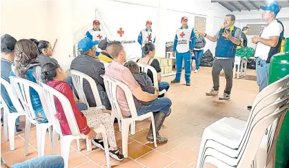  ?? Foto: Cortesía. ?? La Cruz Roja Colombiana ha entregado ayuda humanitari­a a las familias evacuadas. /