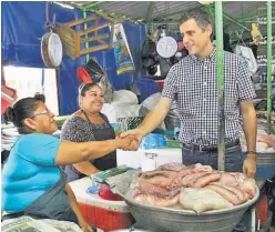  ??  ?? Apuesta por turismo. Carlos Calleja expuso su intención de impulsar el turismo, para desarrolla­r la economía salvadoreñ­a.