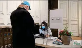  ??  ?? Le problème est connu des centres de vaccinatio­n (ici à la mairie du 13e).