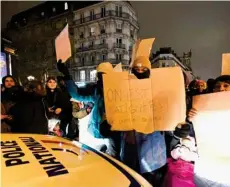  ?? AFP ?? Migrants hold signs reading “We’re tired to sleep outside” as they block the Rivoli street to ask for housing allocation­s, in Paris, on Tuesday. —