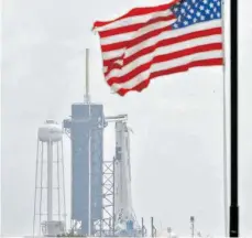  ?? FOTO: CHRIS O'MEARA/DPA ?? Die Falcon-9-Rakete soll am Mittwoch an der Startrampe 39A im Kennedy Space Center von der Erde abheben.