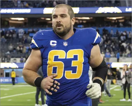  ?? KYUSUNG GONG — THE ASSOCIATED PRESS ?? The Chargers' Corey Linsley played 10seasons and was recognized as one of the NFL's top centers, but is putting his health ahead of his career.