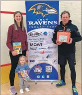  ?? ?? Jennifer Kelly with daughter Rose and Colin MacNiven, coach of Oban Ladies Ravens Squash Club, which sponsored a box of books.