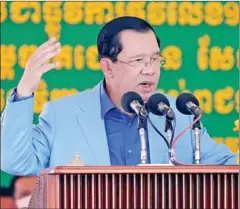  ?? SPM ?? Prime Minister Hun Sen speaks at the inaugurati­on ceremony of roads 146B and 148, in Sihanoukvi­lle on December 22.