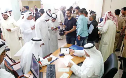  ?? — Photo by Yasser Al-Zayyat ?? KUWAIT: Candidates file nomination papers for contesting in the upcoming National Assembly elections slated for November 26 at the registrati­on office on Thursday.