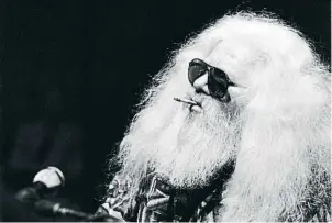  ?? FRANS SCHELLEKEN­S / GETTY ?? El músico brasileño Hermeto Pascoal, con sus caracterís­ticas melena y barba blancas, en una imagen de 1989