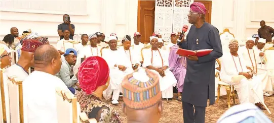  ?? ?? Sanwo- Olu at a town hall meeting in Lagos.