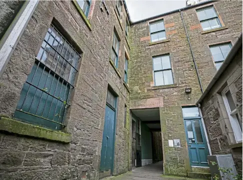  ?? ?? TOWN: The former Queen’s Close homeless hostel in Montrose has lain empty since 2007. Picture by Kim Cessford.