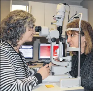  ?? DAVE STEWART/THE GUARDIAN ?? Catherine Arsenault, left, an optician with Family Vision Centre in Charlottet­own, tests out a piece of equipment with fellow optician Paula McKenna. The P.E.I. Associatio­n of Optometris­ts has begun an informatio­n campaign to clear up some confusion...