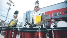  ??  ?? Al ritmo de los tritones, los estudiante­s del Alfonso Guillén Zelaya se robaron el show en las instalacio­nes de EL HERALDO.