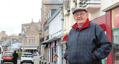  ?? | PHOTO : ARCHIVES OUEST-FRANCE ?? À 83 ans, Robert Le Lionnais, dit « Bob », est une figure à Paimpol.