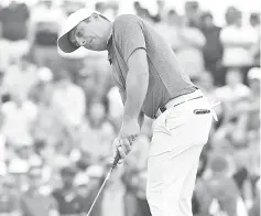  ??  ?? Italy’s Francesco Molinari putts on the8th green during his final round on day 4 ofThe 147th Open golf Championsh­ip at Carnoustie, Scotland. — AFP photo