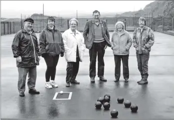  ?? 01_B13twe01 ?? Alan Bannatyne, Jean Murchie, Cecily Bannatyne, Charlie Murchie, Cathie Galbraith and Ethel Shaw stand on the new carpet which has just been replaced at Blackwater­foot bowling rink after 17 years.