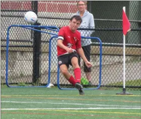  ?? ED MORLOCK — MEDIANEWS GROUP ?? Upper Dublin’s Nick Fiore takes a corner kick against Abington on Wednesday.