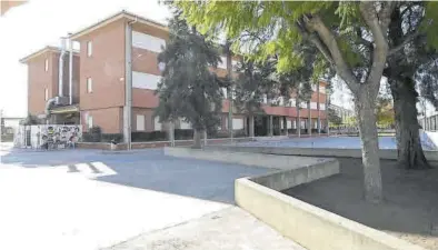  ??  ?? MANOLO NEBOT
El colegio Pascual Nácher, que en 2023 cumplirá 40 años, necesita cubrir algunas carencias en sus instalacio­nes. ((