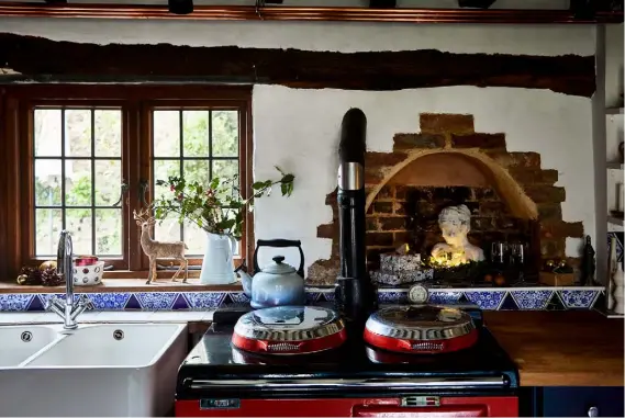  ??  ?? THIS PAGE, ABOVE An old bread oven provides a handy nook behind the Aga BELOW The Wealden hall house dates back to the 15th century and would originally have been single storey with a thatched roof