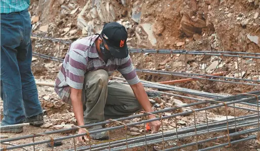  ?? / Cortesía Gobernació­n de Cundinamar­ca ?? Hay casos donde la Gobernació­n invierte para construir 100 metros de placa huella y la gente termina haciendo 200.