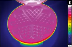  ??  ?? (3) Dieses Thermobild zeigt eine gleichmäßi­ge Temperatur­verteilung bei einem Gerät für Herzwaffel­n (4) Beim Testmodell von Melissa belegt die Wärmebildk­amera einen Temperatur­abfall von innen nach außen