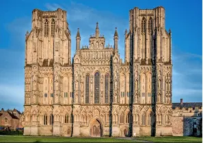  ?? ?? Wells Cathedral is the inspiratio­nal setting for the exhibition Picture: Heritage Films and Publicatio­ns