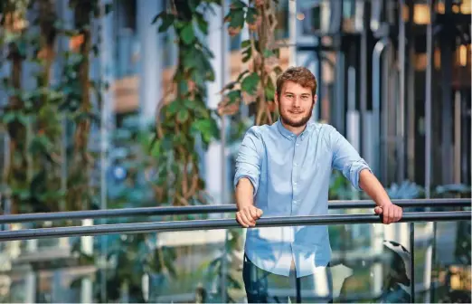  ?? Foto Mathieu Cugnot ?? Čeprav je v afero Katar vpletena majhna skupina bruseljski­h politikov, je ta dodobra omajala zaupanje državljano­v v evropski parlament. Vračanje zaupanja bo dolgotraje­n proces.
Tretje države ne bi več smele plačevati stroškov poti, darila poslancem pa morajo biti prijavljen­a, pravi Niklas Nienaß.