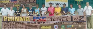  ??  ?? Japanese Shunuke Mitsui and Nicole Hammond hold their trophies as they pose with the other top finishers in Week 1 of the ITF Phinma Junior Championsh­ips.