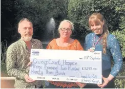  ??  ?? Neill and Jackie Cockwill present a cheque for £3,293 to Queenscour­t Hospice, left, as a result of the Dragonfly Ball they held in Southport in memory of Kayleigh Hayes, right