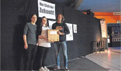  ?? FOTO: JULIA BAUMANN ?? Sammeln Spenden für ihren Club der Zukunft (von links): Lukas Sommer, Annemarie Weber und Marc Jehnes vom Club Vaudeville.