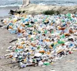 ?? E. R. ?? El litoral sur del Malecón estuvo recienteme­nte lleno de plásticos.