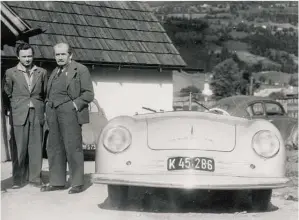  ?? BILD: SN/PORSCHE ?? 1948, eine legendäre Momentaufn­ahme: Sohn Ferry (l.) und Vater Ferdinand mit ihrem Ersten.